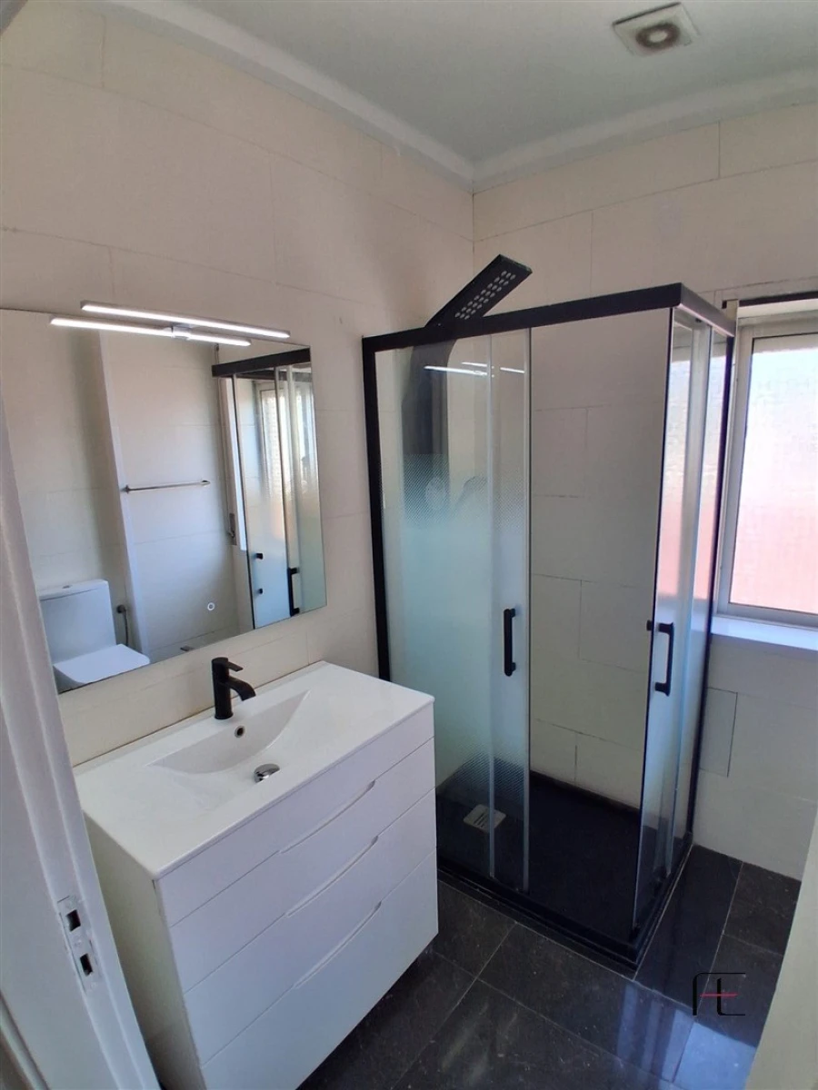 Apartamento T3 para Venda em Fânzeres e São Pedro da Cova Foto 7