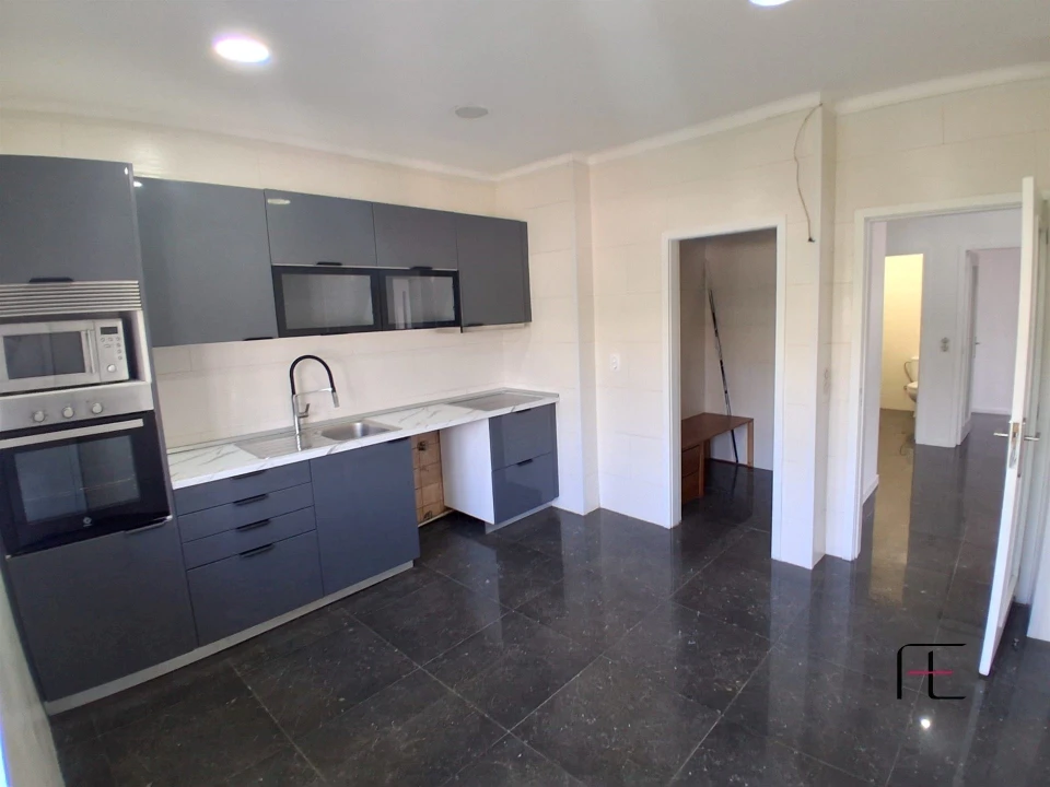 Apartamento T3 para Venda em Fânzeres e São Pedro da Cova Foto 1