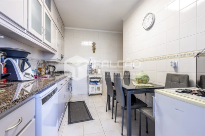 Apartamento T4 para Venda em Marvila, Ribeira Santarém, São Salvador, São Nicolau