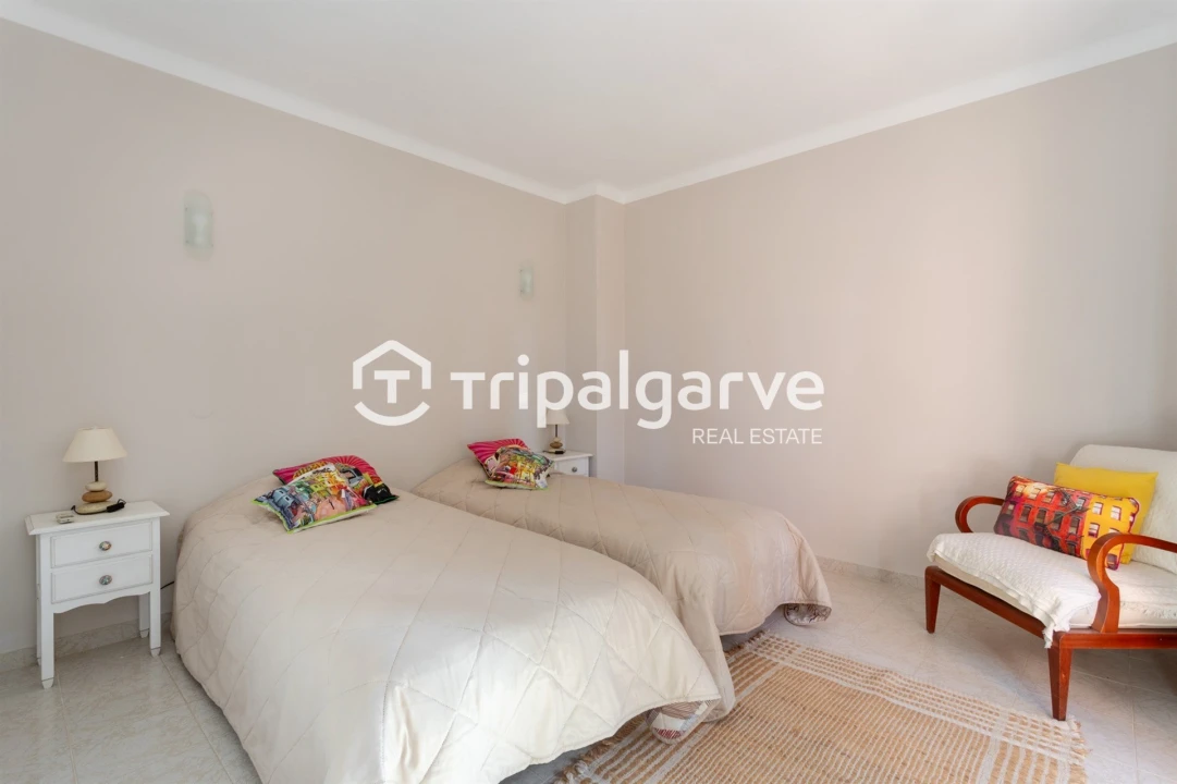 Moradia T4 para Arrendamento em Guia Foto 12