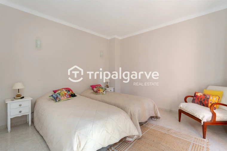 Moradia T4 para Arrendamento em Guia Foto 12