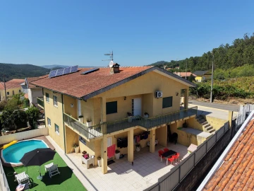 Moradia T4 para Venda em Real