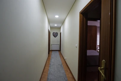 Moradia T4 para Venda em Real