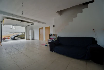 Moradia T4 para Venda em Real
