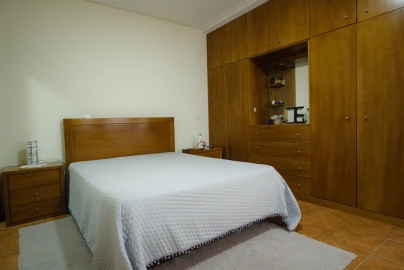Moradia T4 para Venda em Real