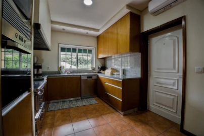 Moradia T4 para Venda em Real