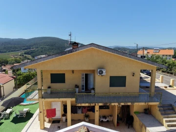 Moradia T4 para Venda em Real