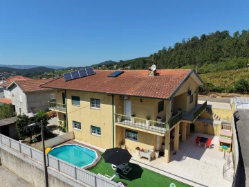 Moradia T4 para Venda em Real