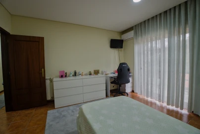 Moradia T4 para Venda em Real