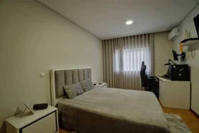Moradia T4 para Venda em Real