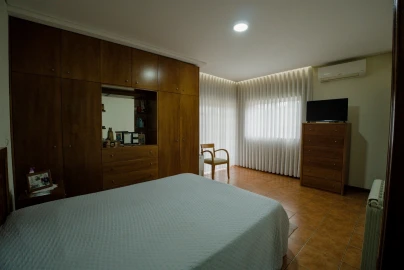 Moradia T4 para Venda em Real