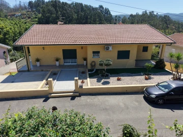Moradia T4 para Venda em Real