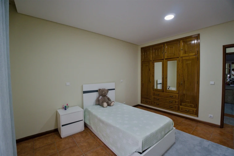 Moradia T4 para Venda em Real Foto 13