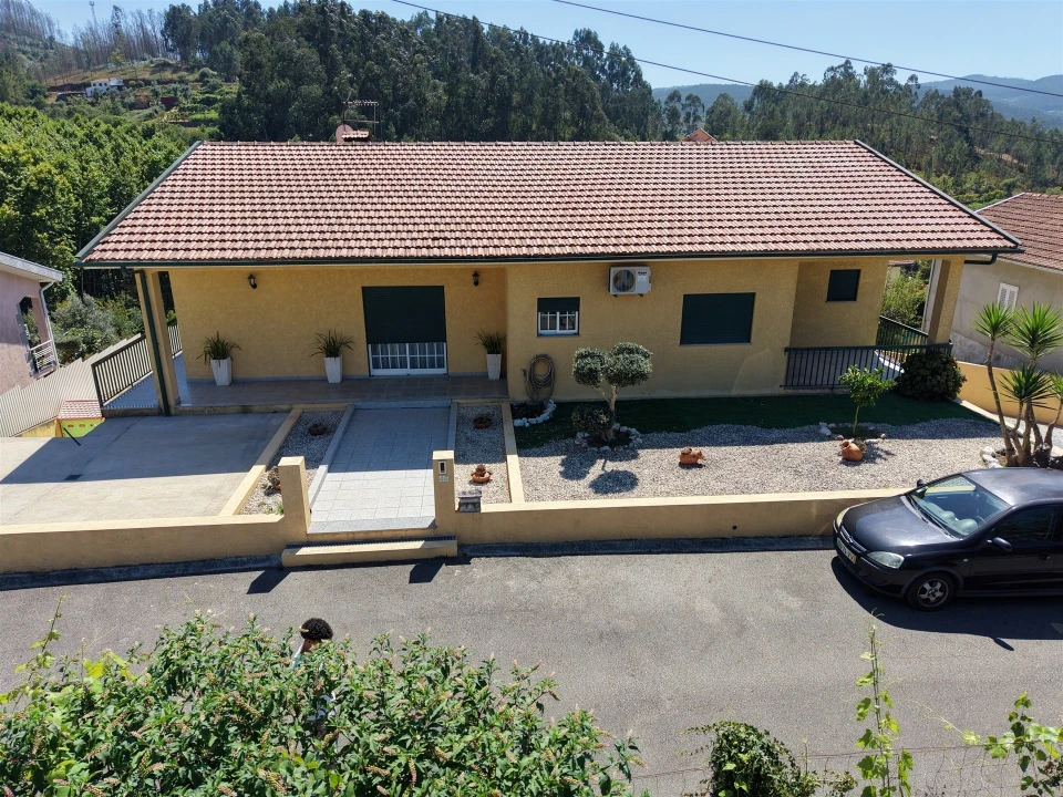 Moradia T4 para Venda em Real Foto 80