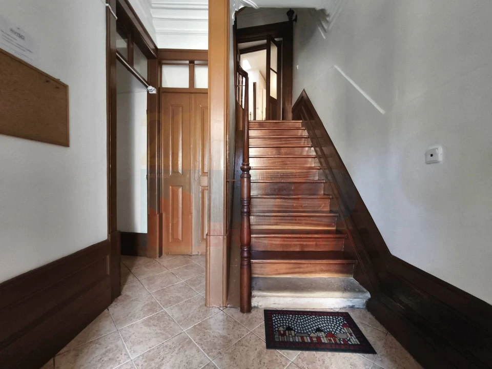 Moradia T8 para Venda em Sé Nova, Santa Cruz, Almedina e São Bartolomeu Foto 4