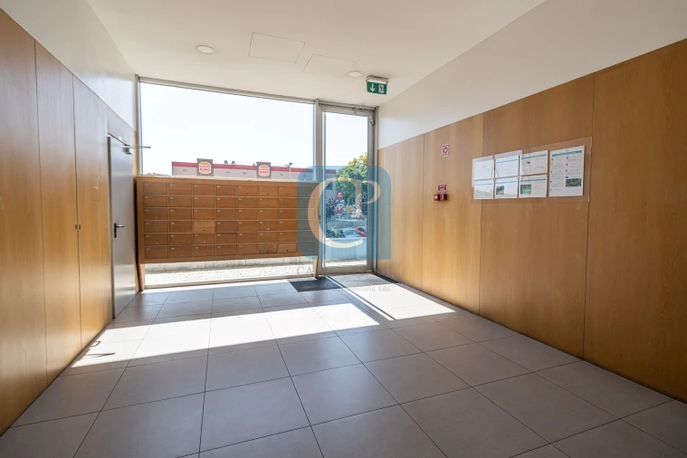 Apartamento T2 para Arrendamento em Paranhos Foto 18