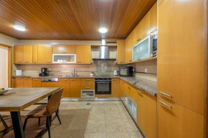 Moradia T4 para Venda em Serzedo e Perosinho