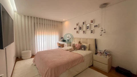 Moradia T4 para Venda em Serzedo e Perosinho