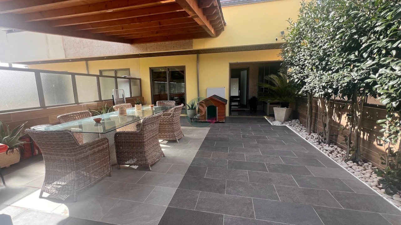 Moradia T4 para Venda em Serzedo e Perosinho Foto 1