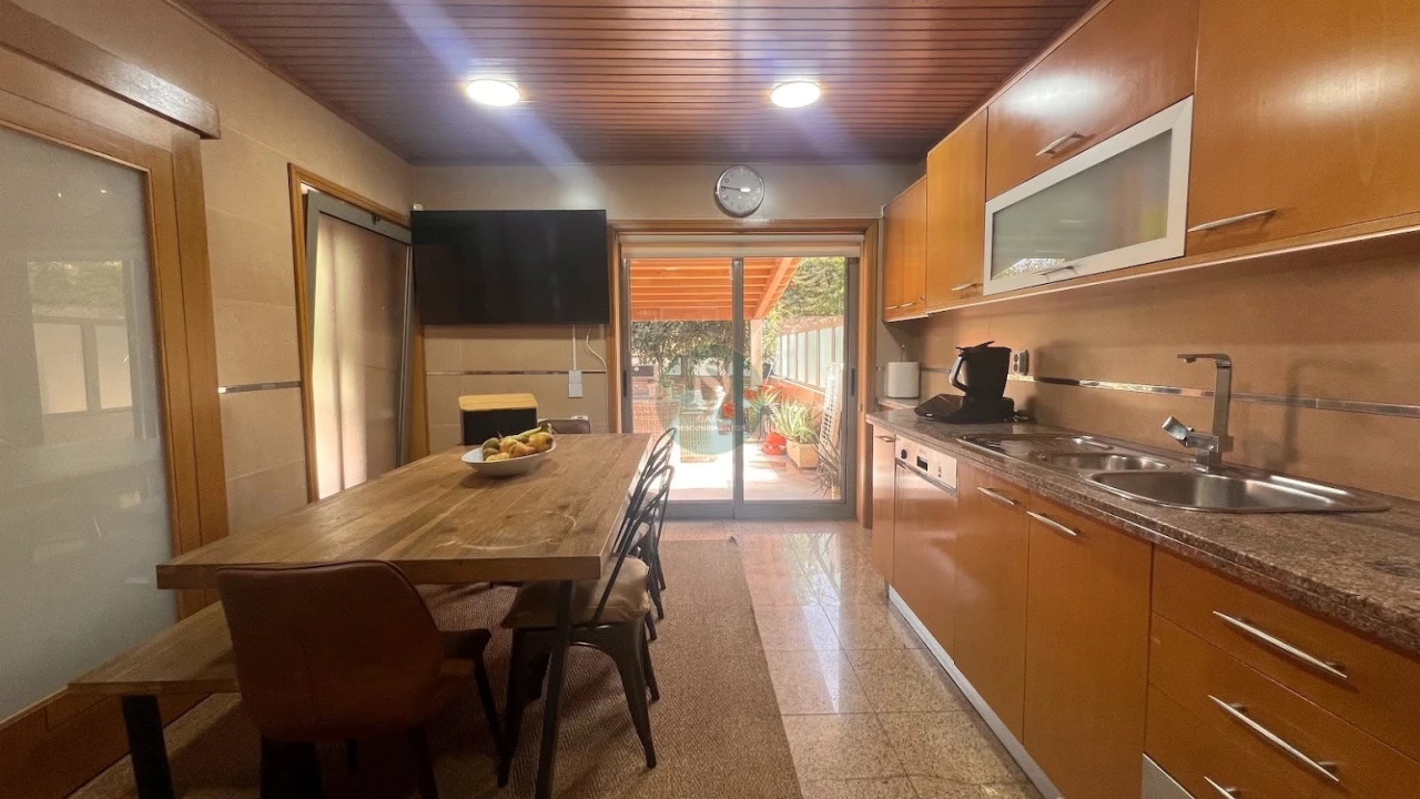 Moradia T4 para Venda em Serzedo e Perosinho Foto 23