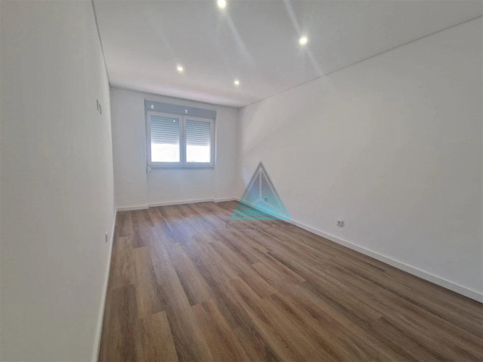 Apartamento T3 para Venda em Seixal, Arrentela e Aldeia de Paio Pires Foto 3