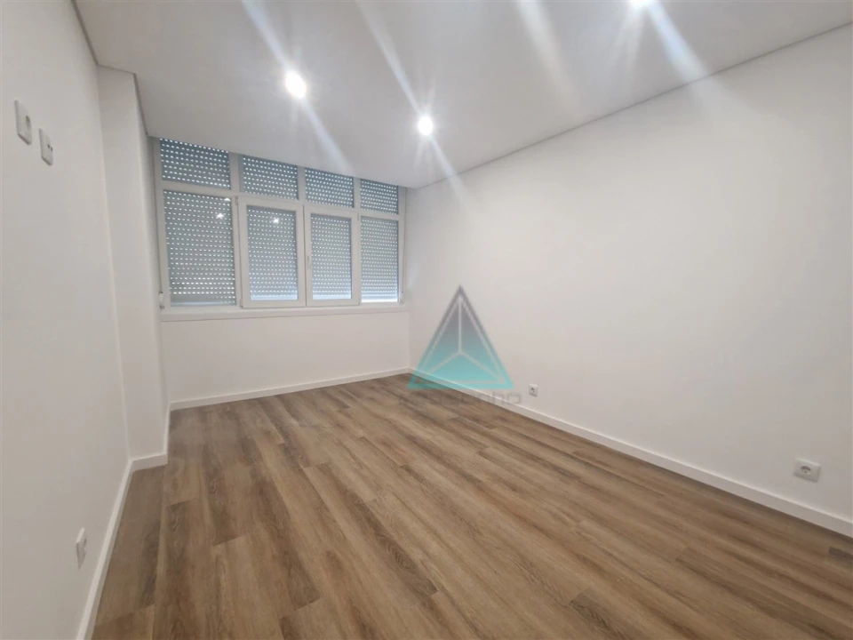 Apartamento T3 para Venda em Seixal, Arrentela e Aldeia de Paio Pires Foto 8