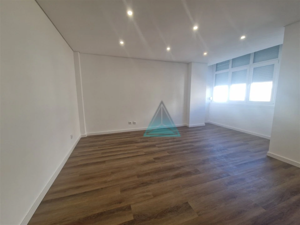 Apartamento T3 para Venda em Seixal, Arrentela e Aldeia de Paio Pires Foto 9