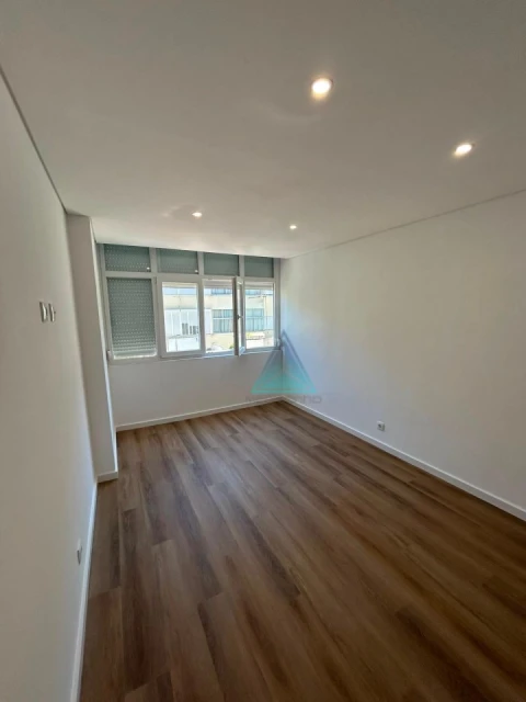 Apartamento T3 para Venda em Seixal, Arrentela e Aldeia de Paio Pires