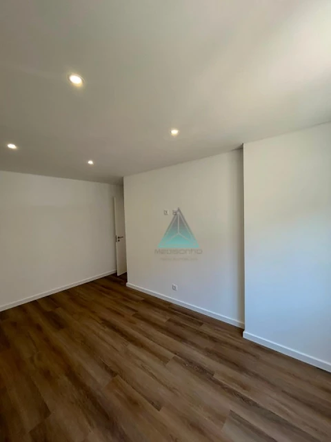 Apartamento T3 para Venda em Seixal, Arrentela e Aldeia de Paio Pires