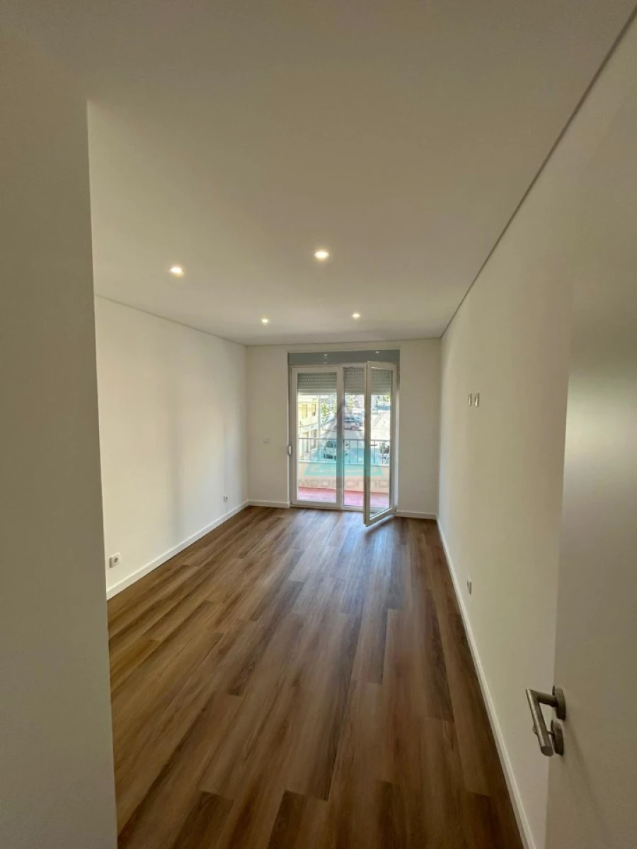 Apartamento T3 para Venda em Seixal, Arrentela e Aldeia de Paio Pires Foto 5