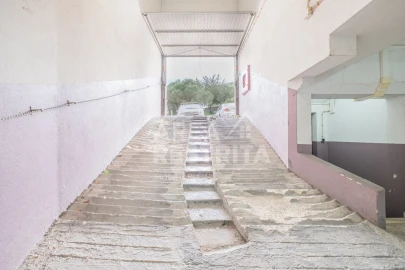 Armazém para Venda em Laranjeiro e Feijó