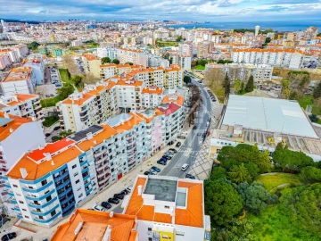 Armazém para Venda em Laranjeiro e Feijó