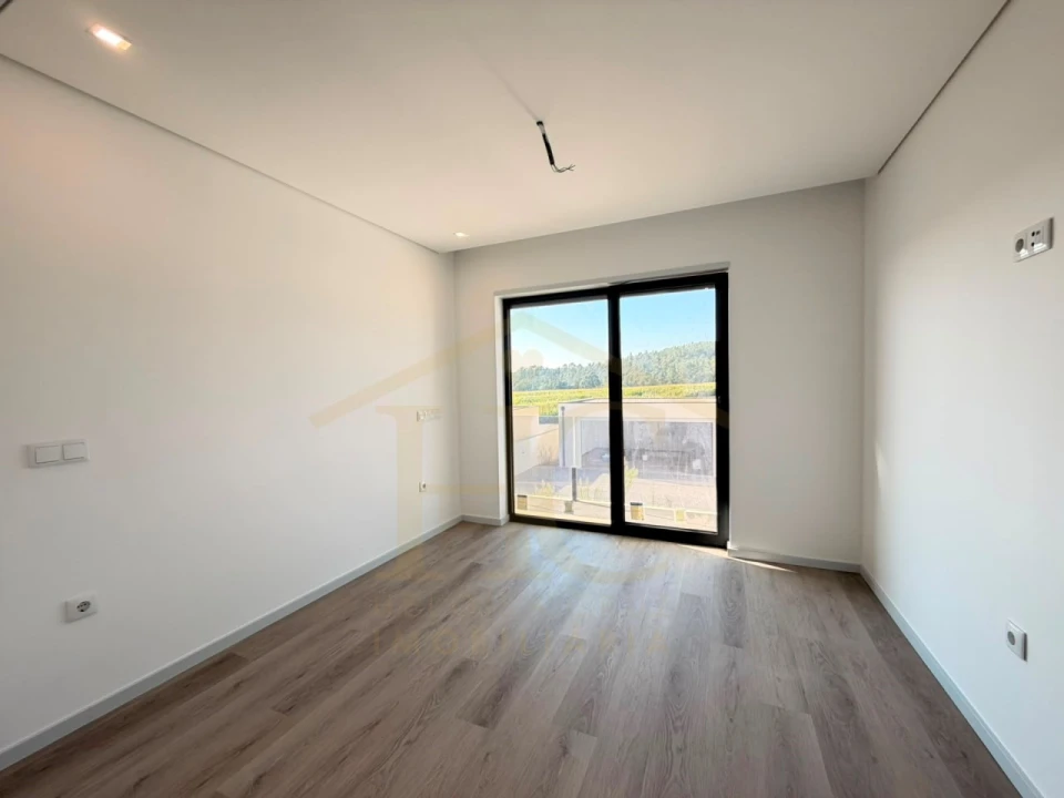 Moradia T3 para Venda em Gondifelos, Cavalões e Outiz Foto 14