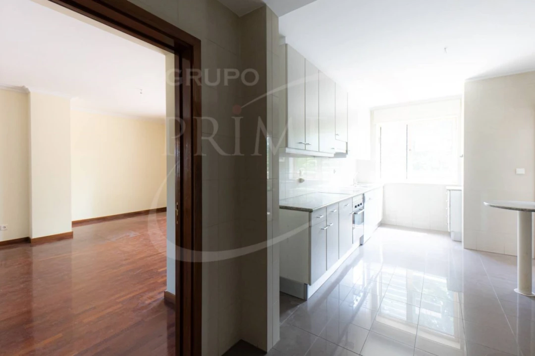 Apartamento T3 para Arrendamento em Lordelo do Ouro e Massarelos Foto 8