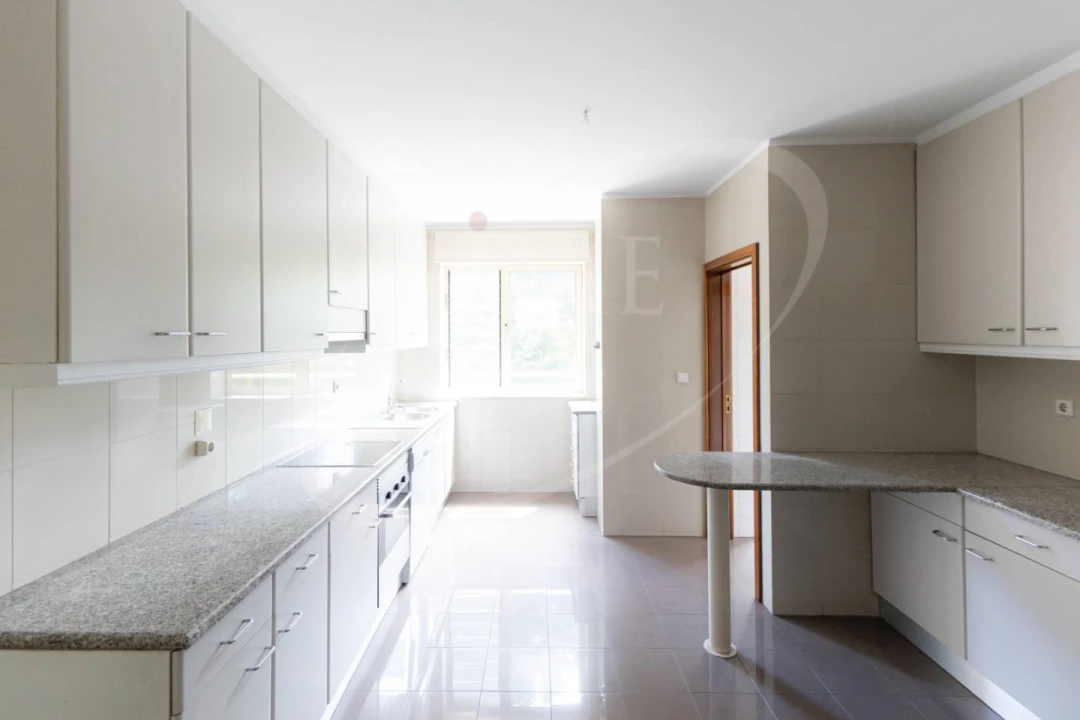 Apartamento T3 para Arrendamento em Lordelo do Ouro e Massarelos Foto 9