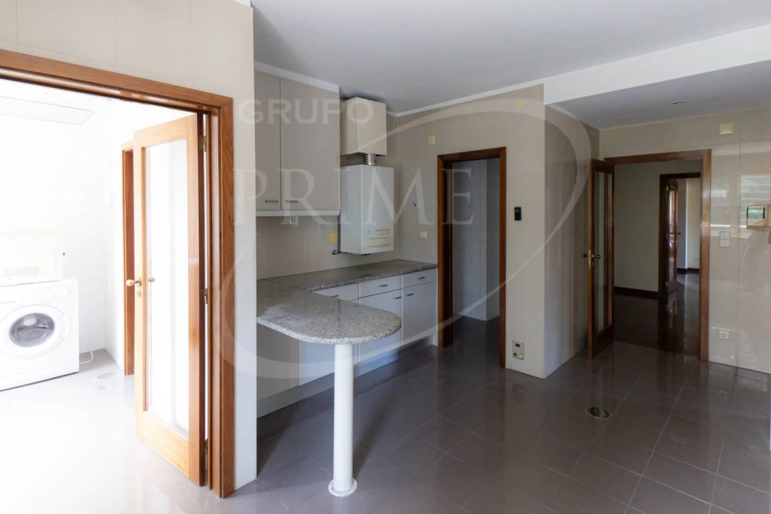 Apartamento T3 para Arrendamento em Lordelo do Ouro e Massarelos Foto 11