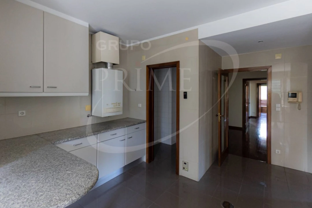 Apartamento T3 para Arrendamento em Lordelo do Ouro e Massarelos Foto 12