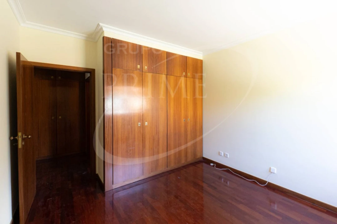 Apartamento T3 para Arrendamento em Lordelo do Ouro e Massarelos Foto 18