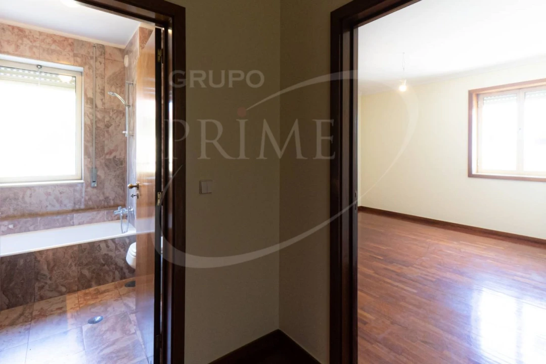 Apartamento T3 para Arrendamento em Lordelo do Ouro e Massarelos Foto 19