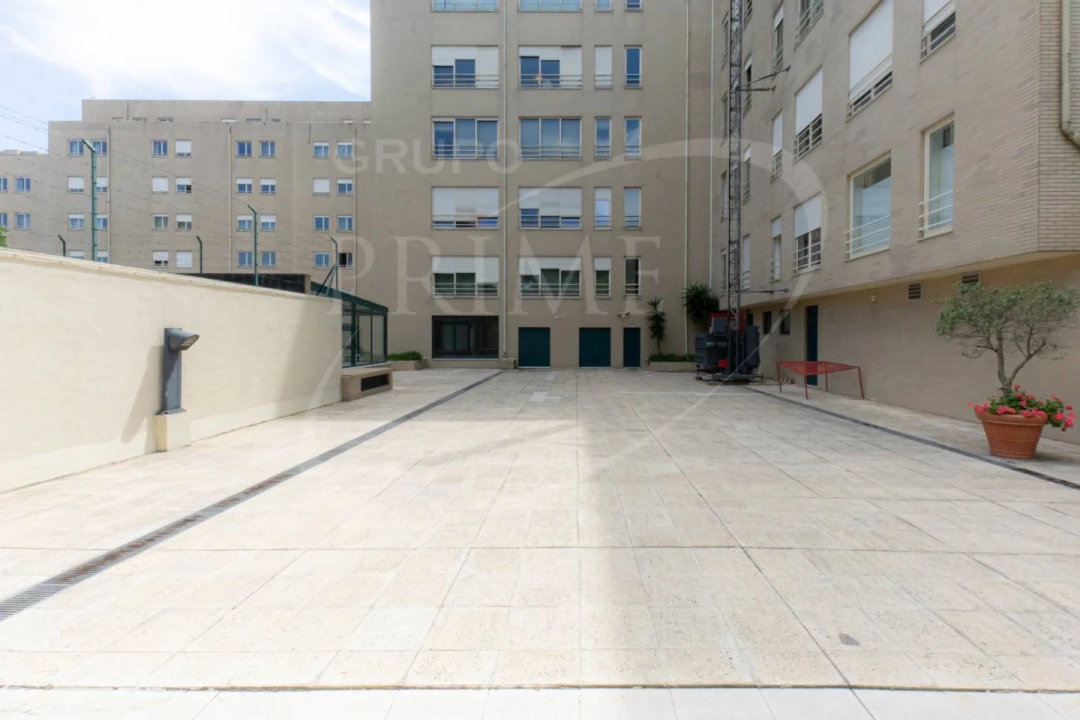 Apartamento T3 para Arrendamento em Lordelo do Ouro e Massarelos Foto 40