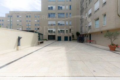 Apartamento T3 para Arrendamento em Lordelo do Ouro e Massarelos