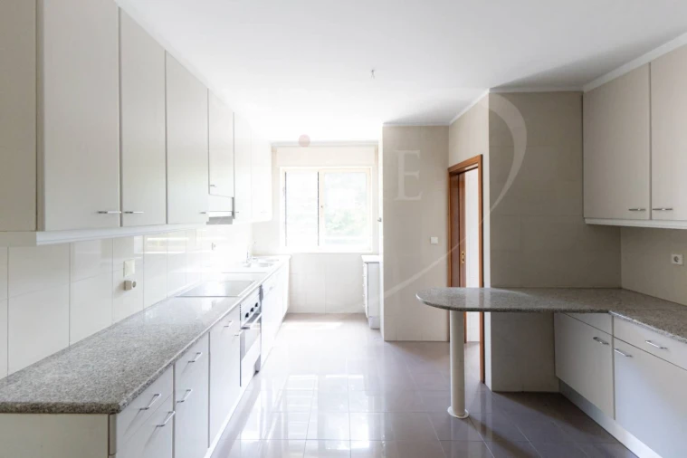 Apartamento T3 para Arrendamento em Lordelo do Ouro e Massarelos Foto 9