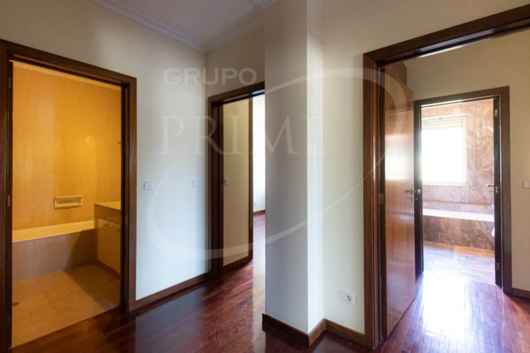 Apartamento T3 para Arrendamento em Lordelo do Ouro e Massarelos Foto 30