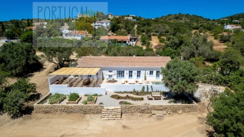Moradia T3 para Venda em Santa Barbara de Nexe