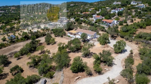 Moradia T3 para Venda em Santa Barbara de Nexe