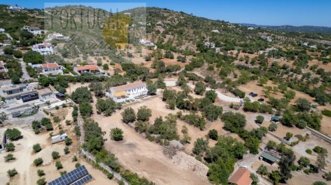 Moradia T3 para Venda em Santa Barbara de Nexe