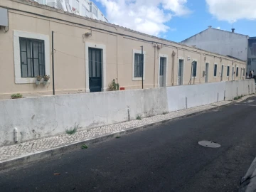 Moradia T1 para Venda em Algés, Linda-A-Velha e Cruz Quebrada-Dafundo