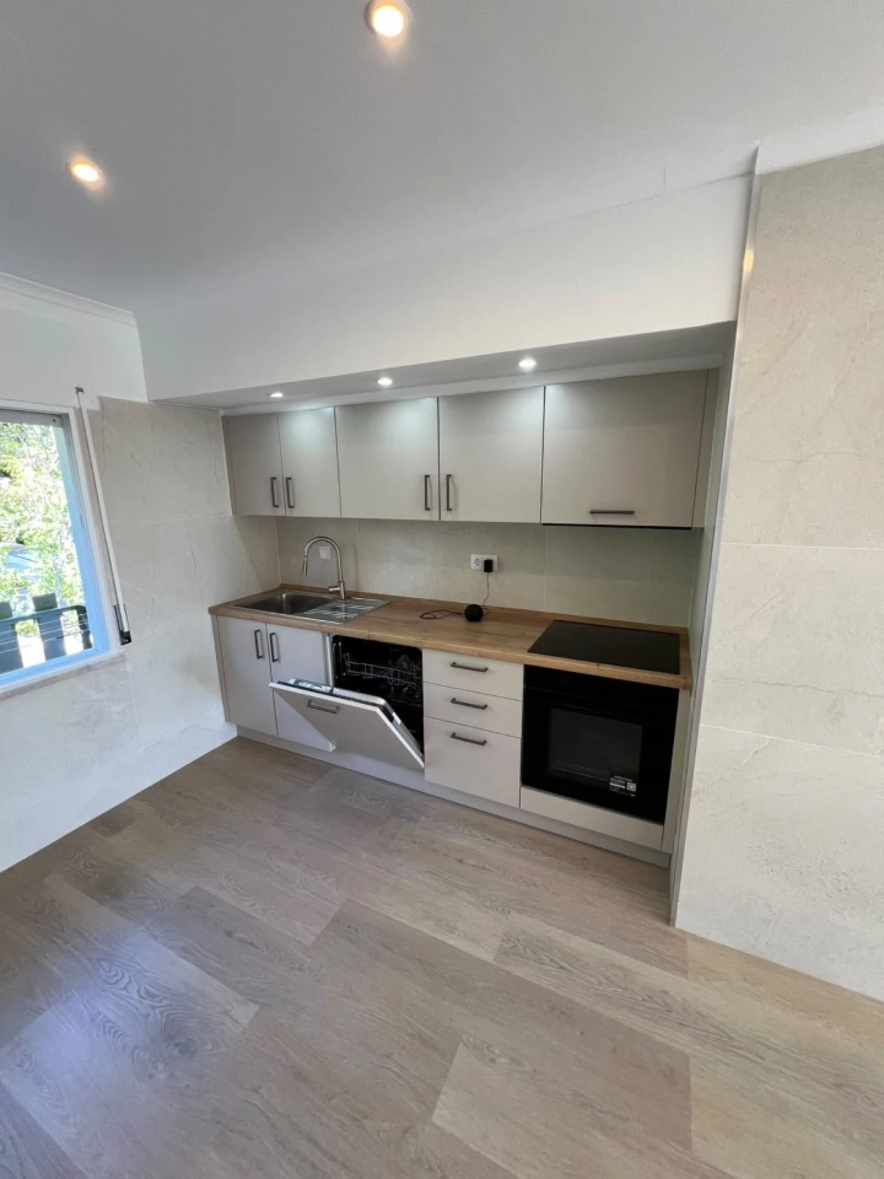 Apartamento T4 para Venda em Agualva e Mira-Sintra Foto 1