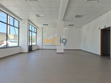 Loja para Arrendamento em Fatima