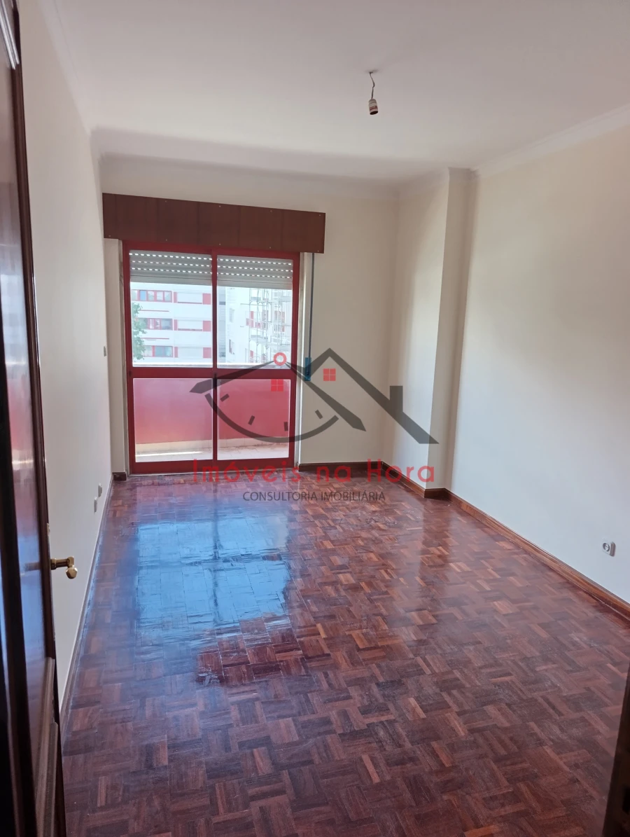 Apartamento T2 para Venda em Algueirão-Mem Martins Foto 11